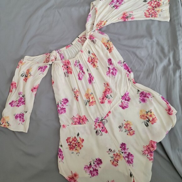 Two Ladies Rompers Size Small - Picture 4 of 4